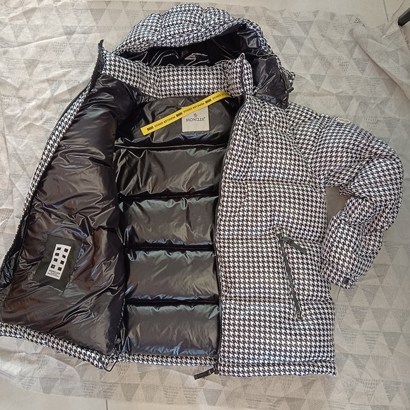 Moncler Houndstooth Thickened Short Down Jacket - Picture 6 of 6